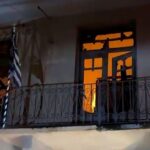 Λέσβος: Στις φλόγες λέσχη με σπάνια βιβλία (vid)