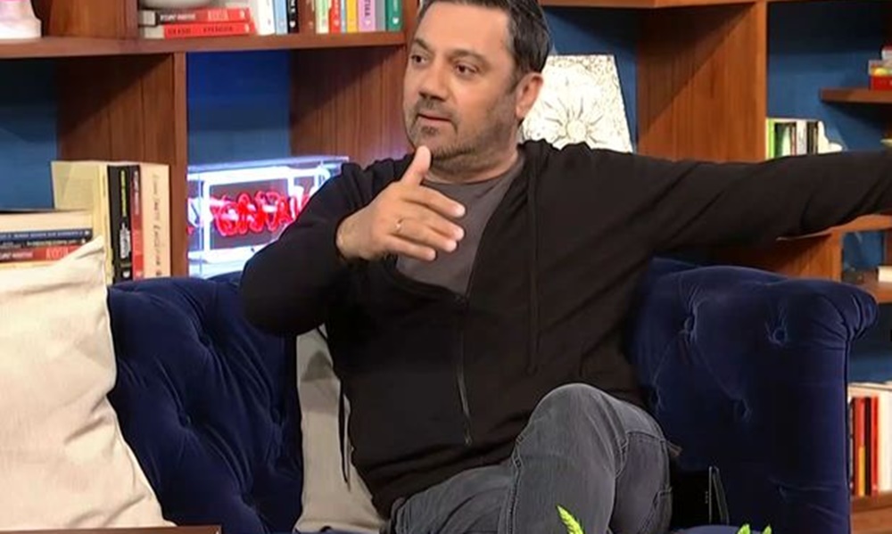 Θεοφάνους: «Ο Σάκης Ρουβάς έκανε κάμψεις στο στούντιο για να ερμηνεύσει» (vid)