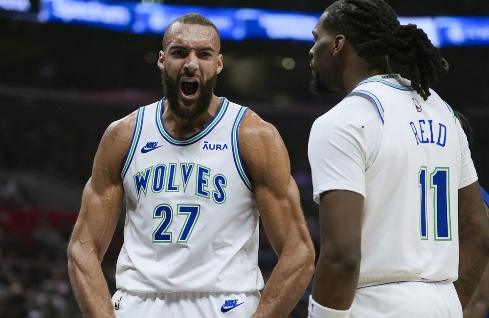 NBA: Ο Γκομπέρ αναδείχθηκε “Αμυντικός της χρονιάς”, δεύτερος ο Γουεμπανιαμά