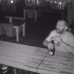Βρετανία: Διαρρήκτης μπήκε σε παμπ, ήπιε κρασί, έφαγε κέικ και μετά… άδειασε το ταμείο (vid)