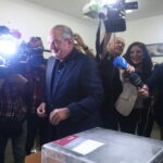 Ο Καραμανλής έκανε… πάλι πλάκα με την ταυτότητα (vid)