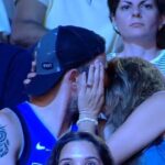 Ελλάδα-Μπαχάμες: Παθιασμένο ζευγάρι… έχασε μερικές φάσεις από τον αγώνα (vid)