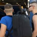 «Χαλαροί» νεαροί έχασαν το πλοίο για Πάρο live στην κάμερα! (vid)