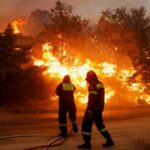Κάηκαν 4 σπίτια στα Μέγαρα (vid)