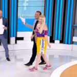 Δημοσιογράφος αποκάλυψε τι φορούν οι παρουσιαστές από τη μέση και κάτω (vid)