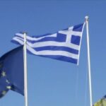 Συγκινεί η έπαρση της σημαίας στην Τήνο (vid)