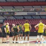 Η άφιξη του ΑΡΗ Midea στο Palasport Giuseppe Taliercio (vid)