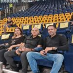 Οι γονείς του Άλκη Καμπανού στο γήπεδο