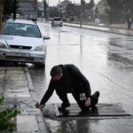 Έξυπνοι αισθητήρες στα φρεάτια της ΕΥΑΘ – Μειώνουν την πιθανότητα πλημμύρας (vid)