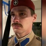 Εύζωνας έβαλε τα κλάματα στην τελευταία υπηρεσία του – Το μήνυμα της αδερφής του (vid)