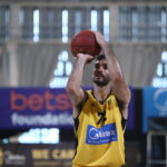 Πυροβολεί από τα 6.75 ο Μαντζούκας (vid)