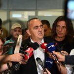 Μπελέρης: “Γνωστός ο δράσης” – Καταγγελίες και για δημοσιογράφους (vid)