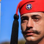 Συγκίνησε ο εύζωνας που δάκρυσε στην παρέλαση της Θεσσαλονίκης (Pic)