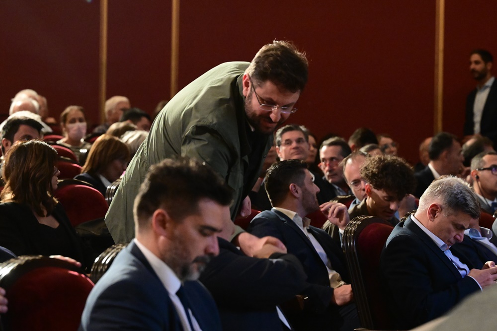 Ζαχαριάδης: «Είναι αποστασία να ρίξει κάποιος τον ΣΥΡΙΖΑ από την αξιωματική αντιπολίτευση» (vid)