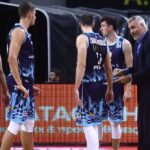 ΑΕΚ-Κολοσσός: Έξαλλος ο Γιώργος Σιγάλας με τους παίκτες του (vid)