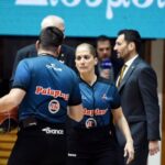 Χαμός στο Προμηθέας-ΑΕΚ: Στα αποδυτήρια οι διαιτητές, ζητούν εκκένωση της κερκίδας της ΑΕΚ! (vids)