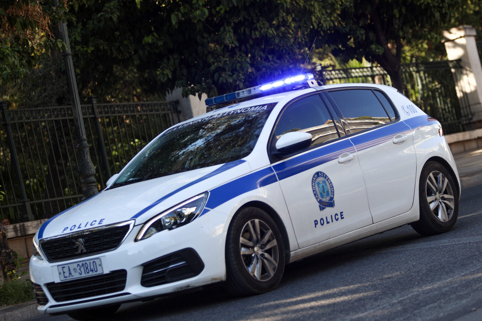 Βίντεο ντοκουμέντο από επίθεση με μολότοφ σε αστυνομικούς (vid)