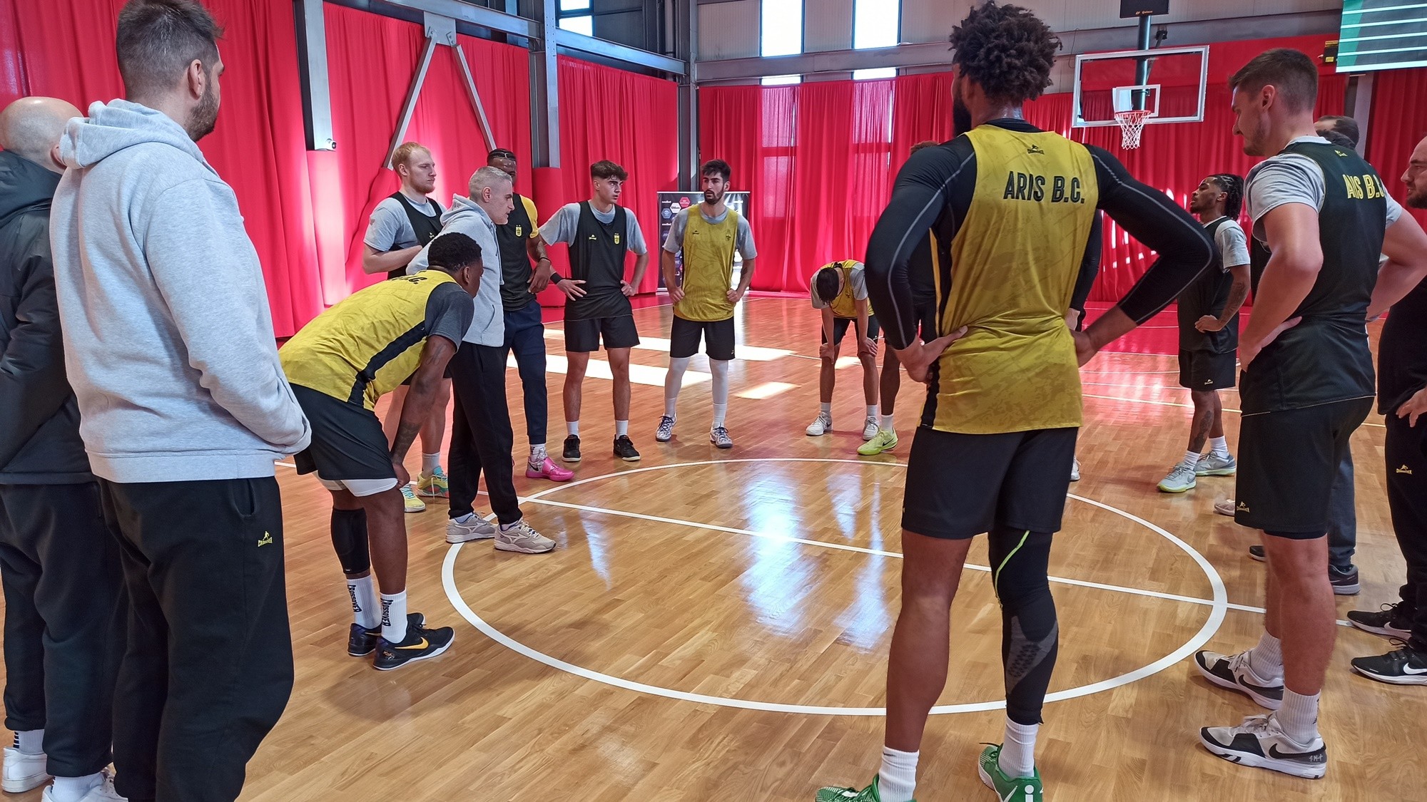 “Πρώτη” για Κούπερ, φορτσάρει ο Νόλεϊ – Προπόνηση στη Respect Arena (pics)