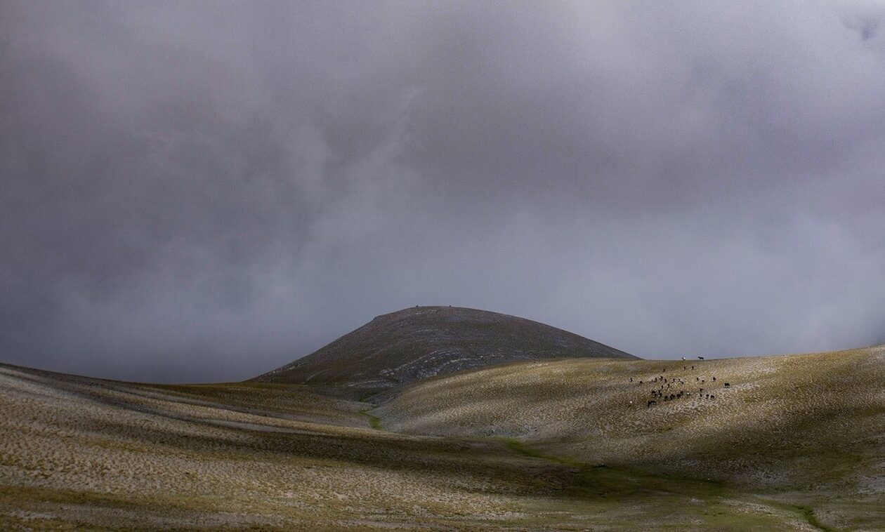 Έλληνας συσκευάζει αέρα από τον Όλυμπο και τον “ταξιδεύει” σε όλον τον κόσμο (vid)