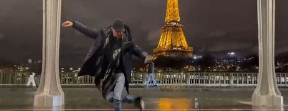 Viral ο χορός του Αλιάγα στον Πύργο του Άιφελ (vid)