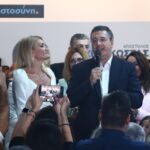 Περήφανη για τον Απόστολο Τζιτζικώστα η Έλενα Βλάχου (pic)