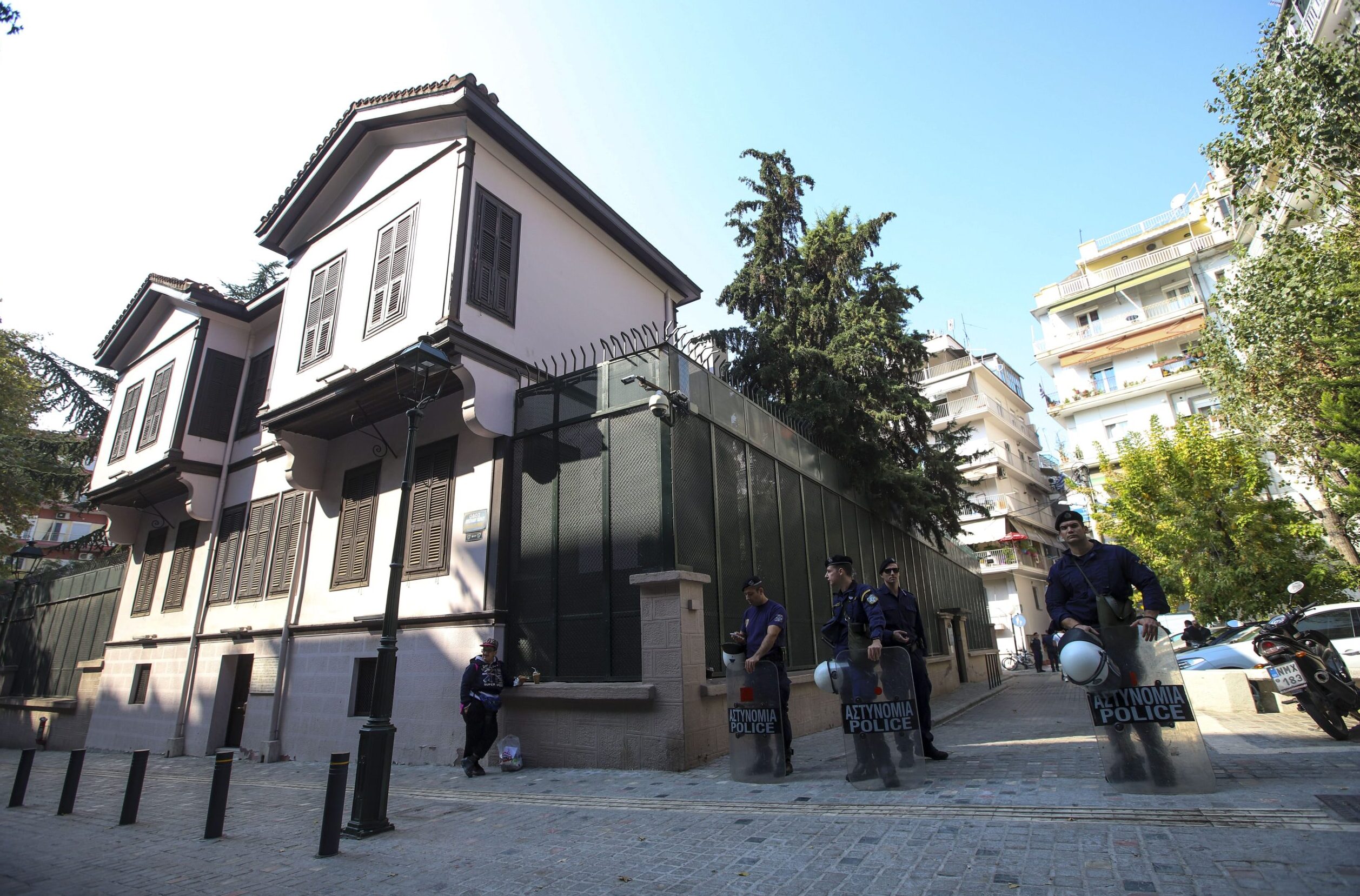Θεσσαλονίκη: Επίθεση με μολότοφ στο τουρκικό προξενείο