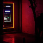 Τράπεζες: Ξεκίνησε η μείωση των χρεώσεων για όλα τα εμβάσματα έως 5.000 ευρώ (vid)