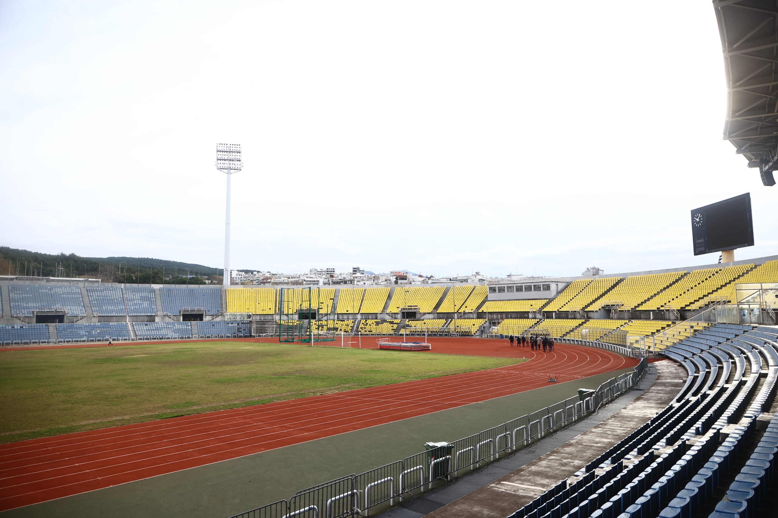 Γυρίζει σαν… τρελός ο φωτεινός πίνακας του Καυτανζογλείου (vid)