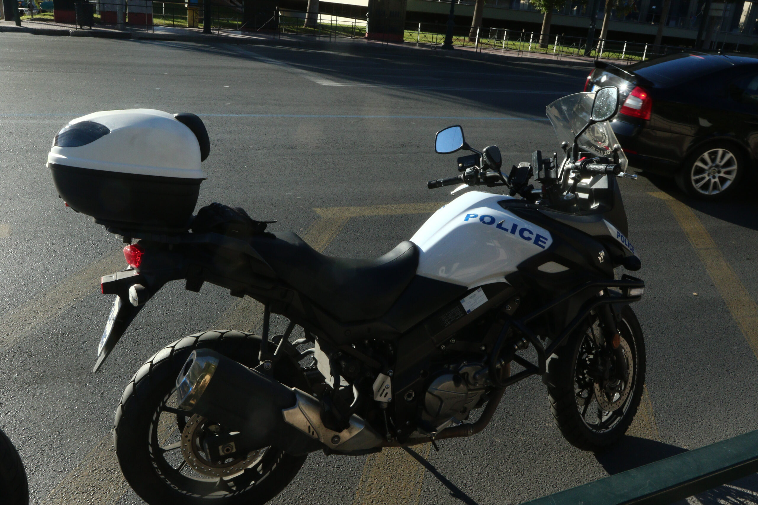 Αστυνομικός της Βουλής: Τα παιδιά του απειλούσαν ότι θα αυτοκτονήσουν (vid)