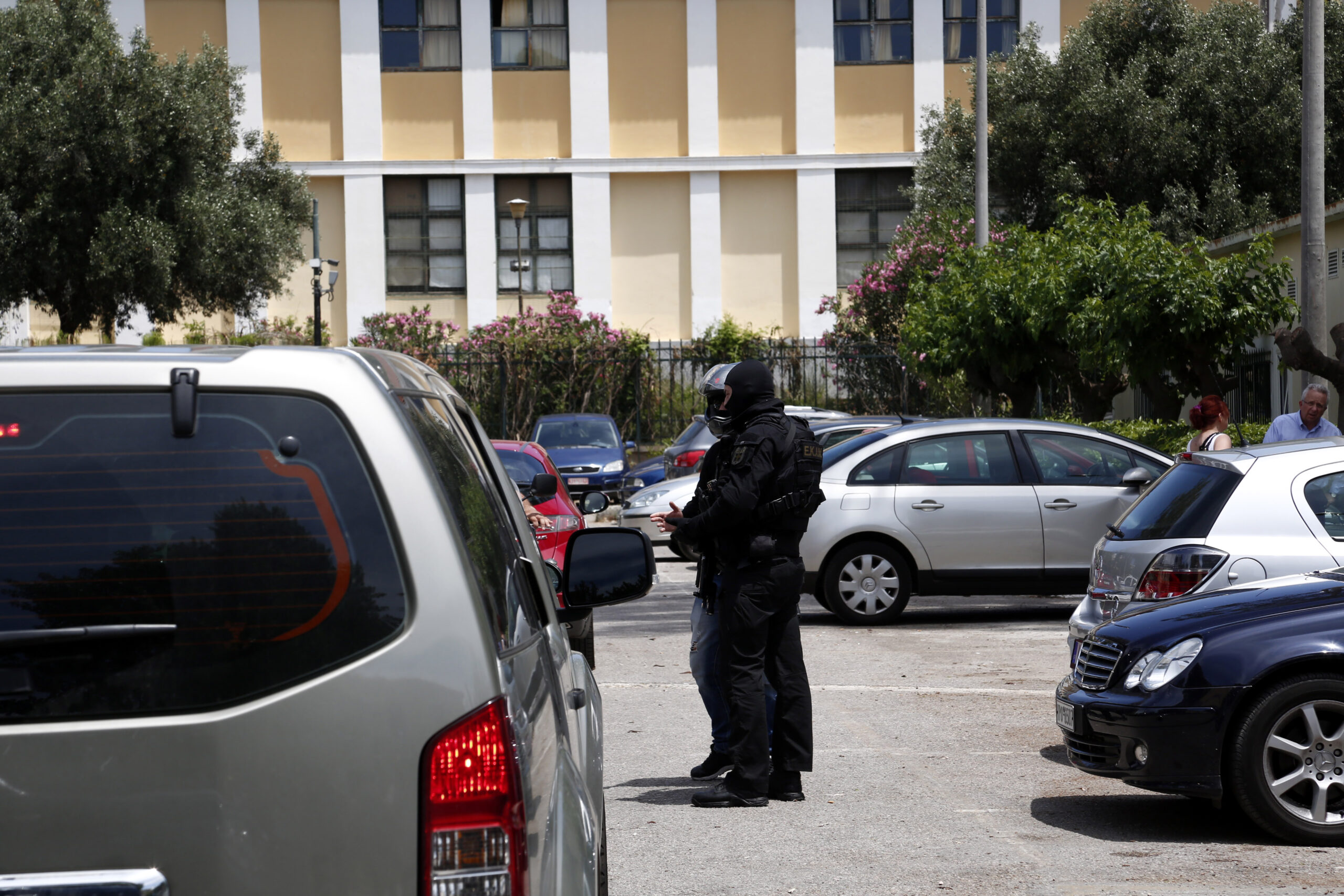 Μια 20χρονη επιχείρησε να πηδήξει από παράθυρο δικαστηρίου