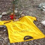 Φίλοι του ΑΡΗ στο σημείο του δυστυχήματος των Τεμπών