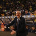 Αποθέωση Καστρίτη στο γήπεδο της Βαρέζε (vid)