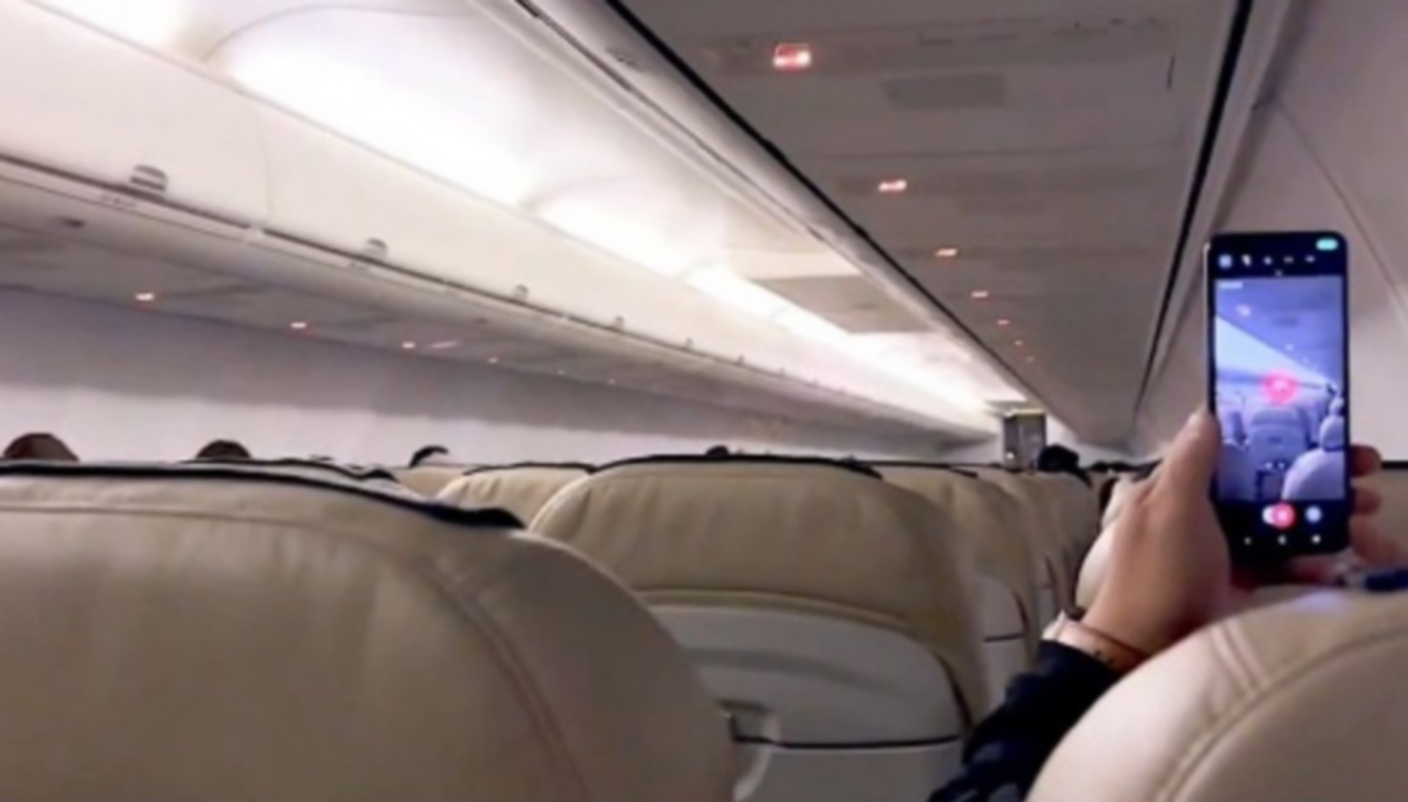 Η στιγμή του σεισμού 6.6 Ρίχτερ στην Ιαπωνία (vid)