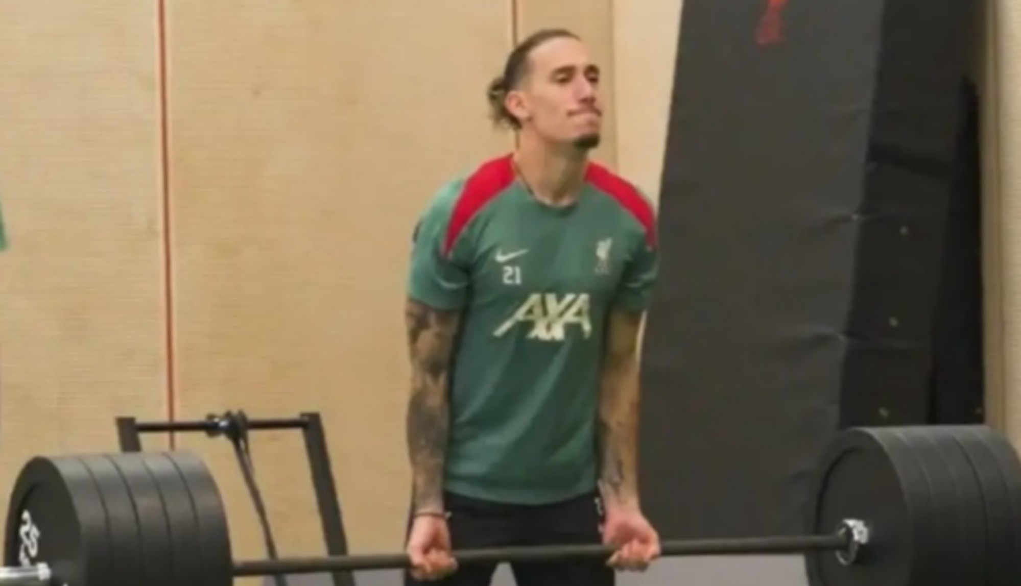 Τσιμίκας, ο… αρσιβαρίστας (video)