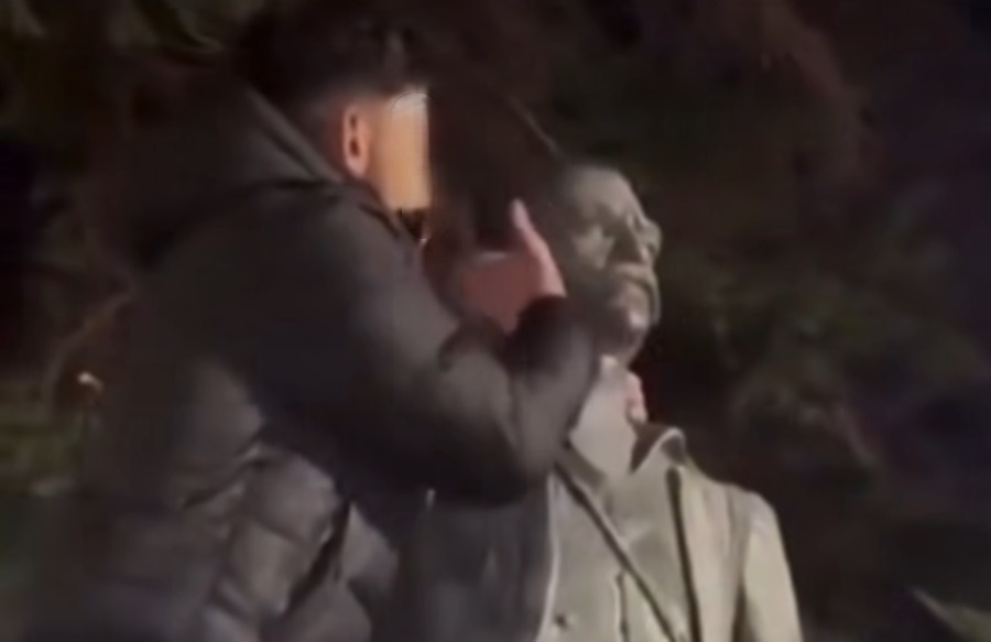 Θεσσαλονίκη: Καθαρίστηκε ο ανδριάντας που βανδάλισε νεαρός στο Κορδελιό (vid)