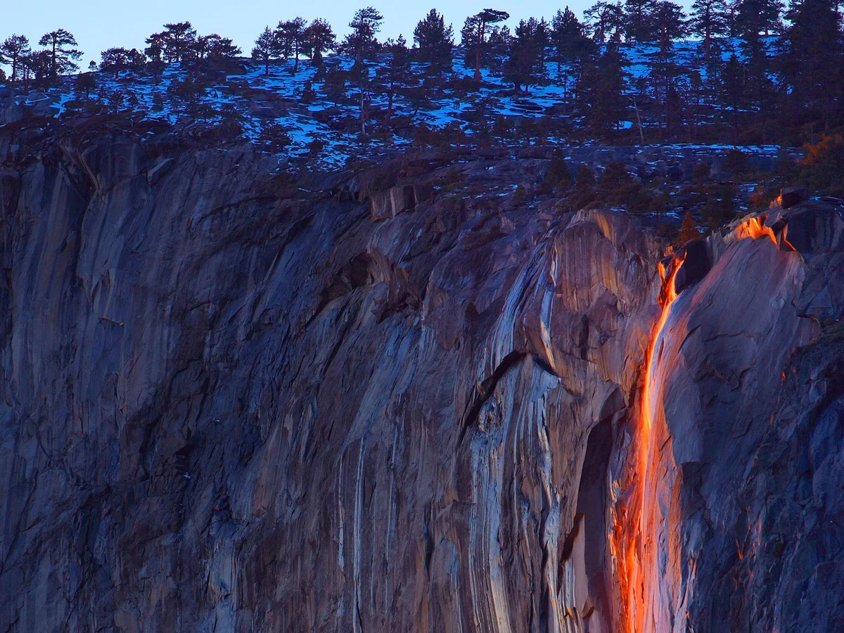Ο εντυπωσιακός… φλεγόμενος καταρράκτης! (vid)