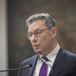 Λευκός Οίκος: Το γιουχάρισμα στον Μπουρλά και το… άβολο χαμόγελο του Τραμπ (vid)
