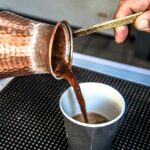 Σε εξέλιξη οι ανατιμήσεις στην τιμή του καφέ (vid)
