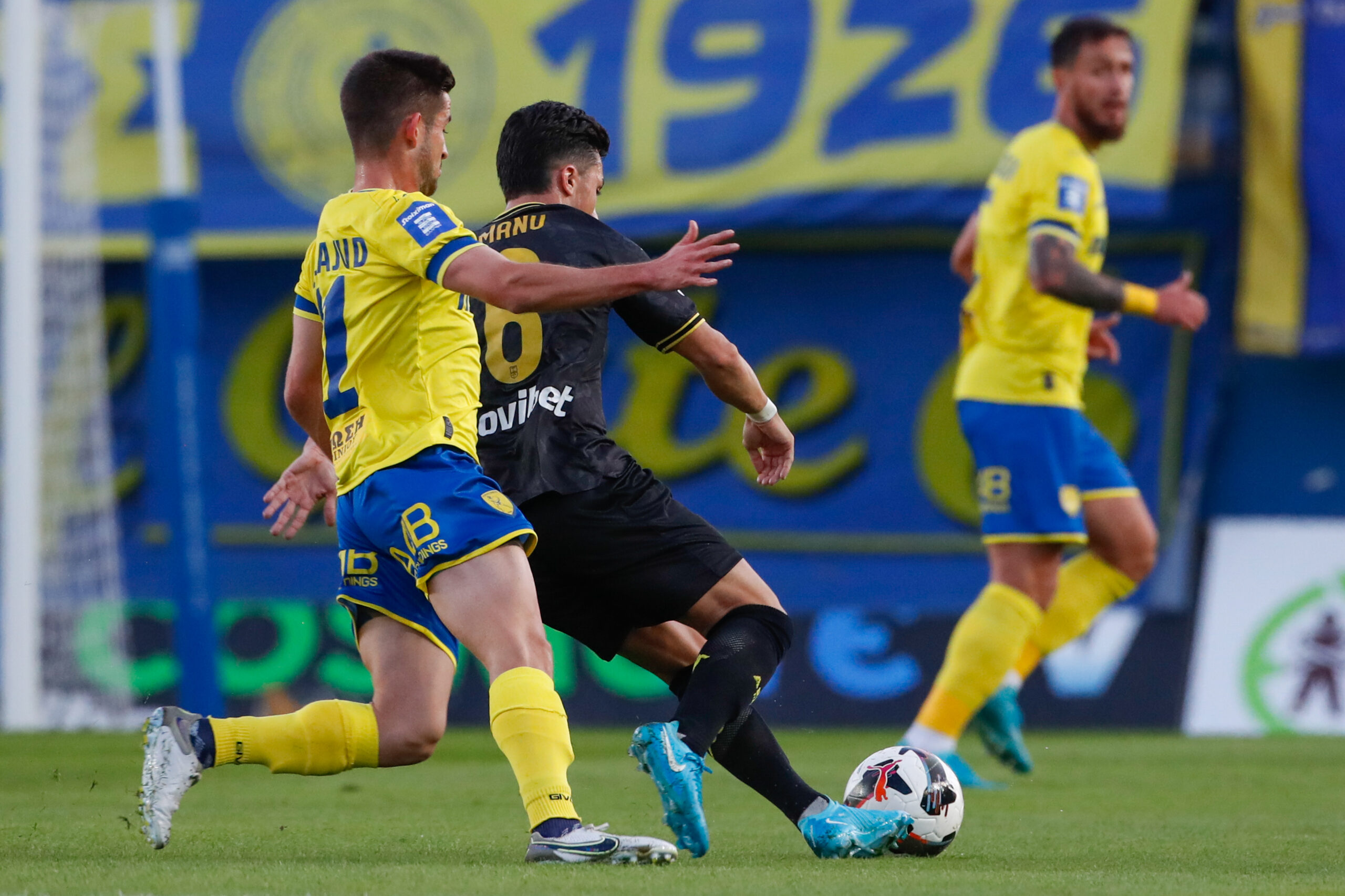 Ο “μάγος” Μάνου και η… κλοπή του Τσιμεντερίδη (vids)