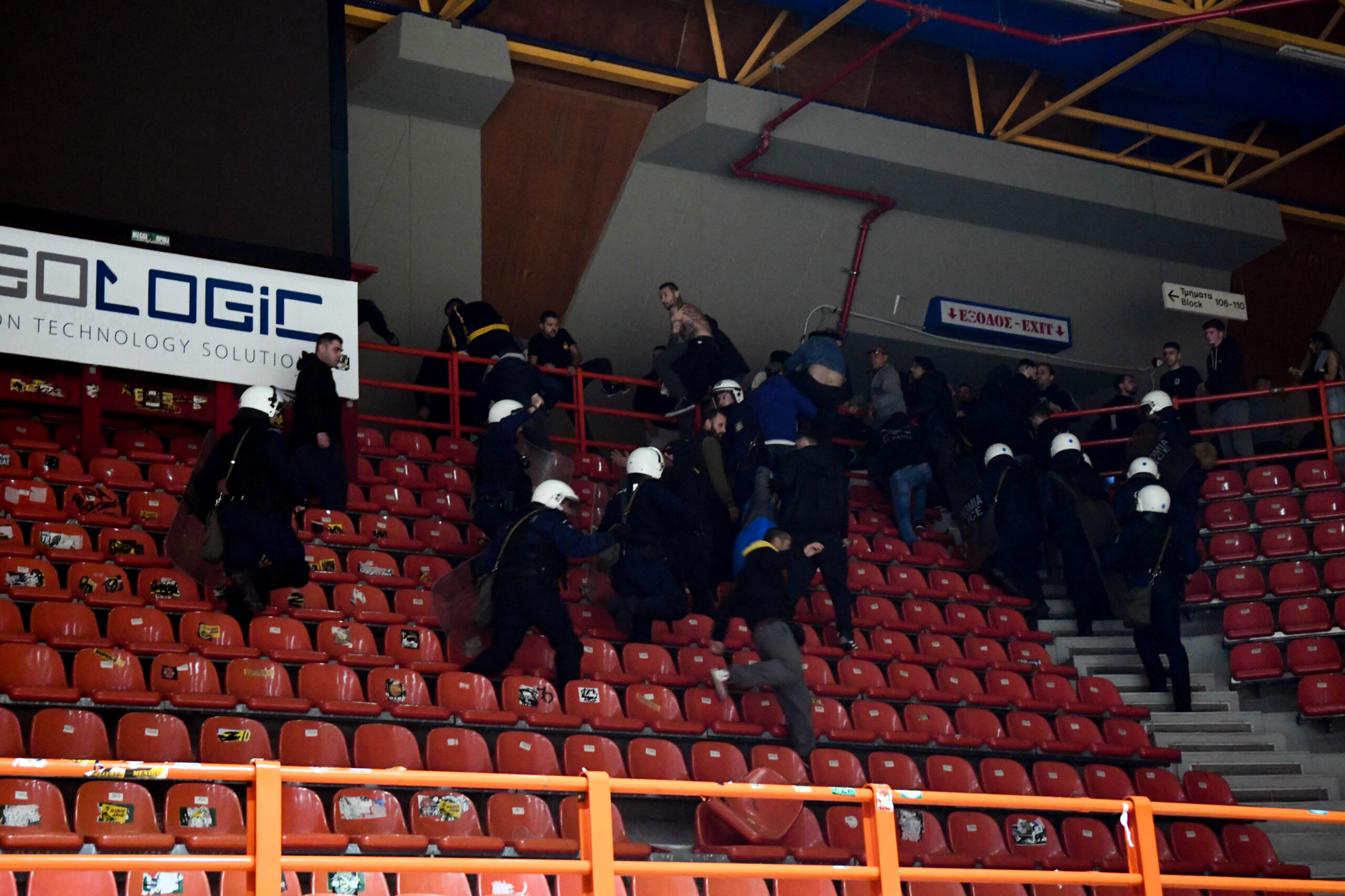 Ταυτοποιήθηκε ο δράστης που τραυμάτισε σοβαρά αστυνομικό στον αγώνα Προμηθέας – ΑΕΚ (vid)