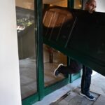 Επίθεση με γκαζάκια στο εξοχικό της Ελίζας Βόζεμπεργκ (vid)