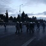 Μπουλντόζες μαζεύουν τις πέτρες στο Σύνταγμα (vid)