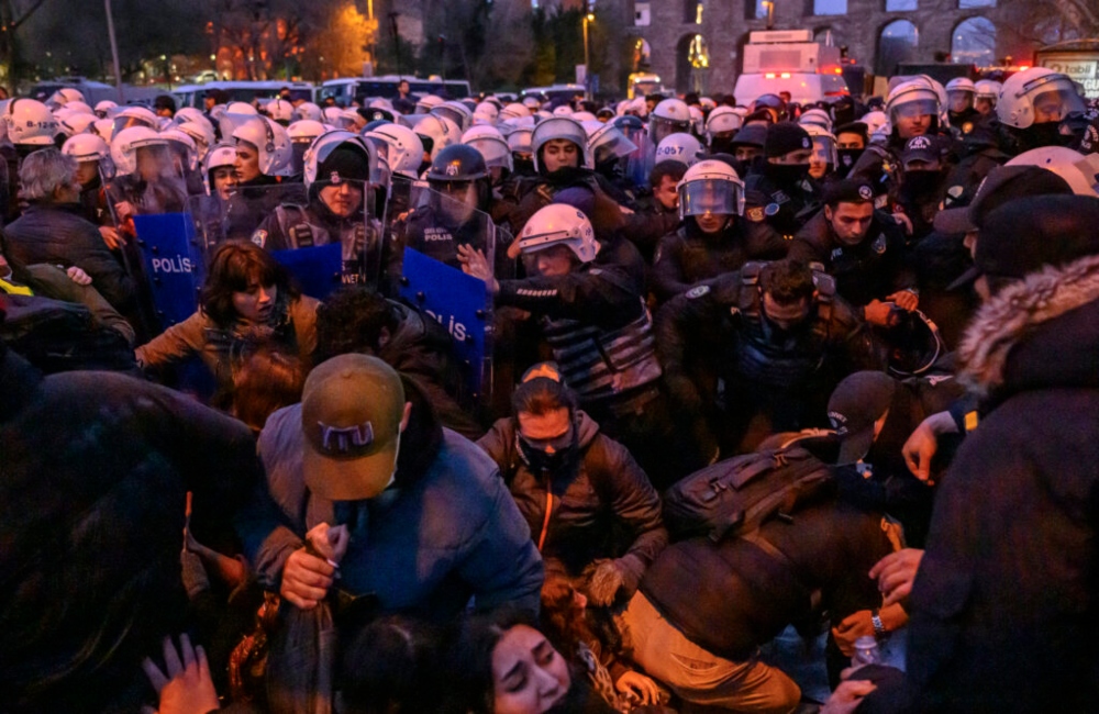 Μαζικές συγκεντρώσεις στην Τουρκία: Βίαιη καταστολή των διαδηλώσεων (vid)