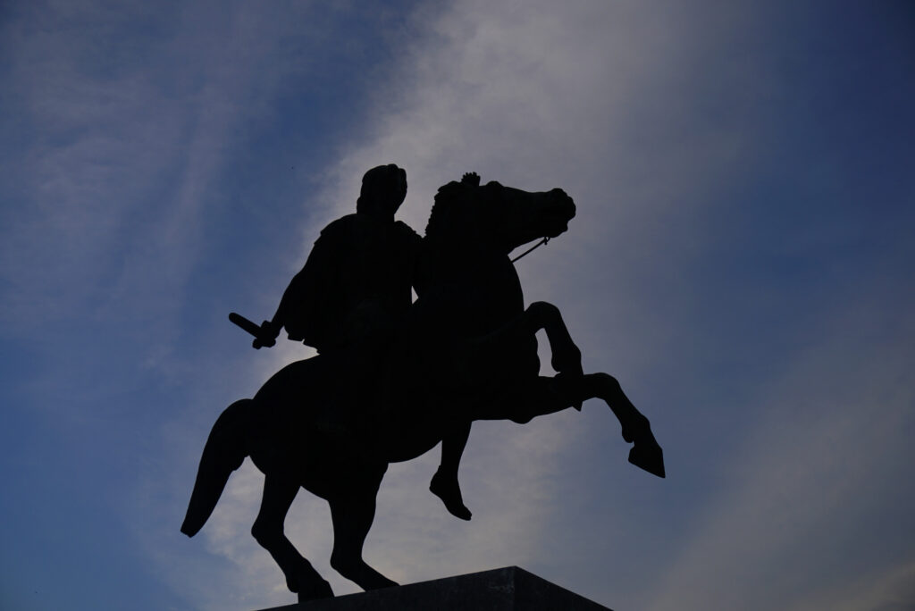 Ο Μέγας Αλέξανδρος θέλει… την περιποίησή του (vid)