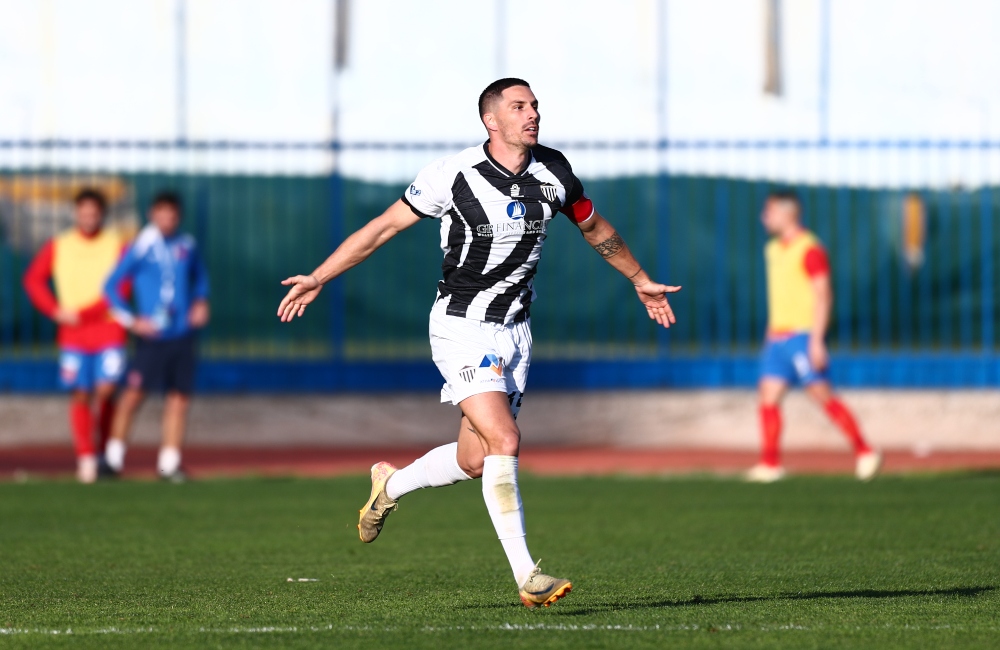 Super League 2: Η Καλαμάτα έφτασε σε απόσταση αναπνοής από την Κηφισιά (vid)