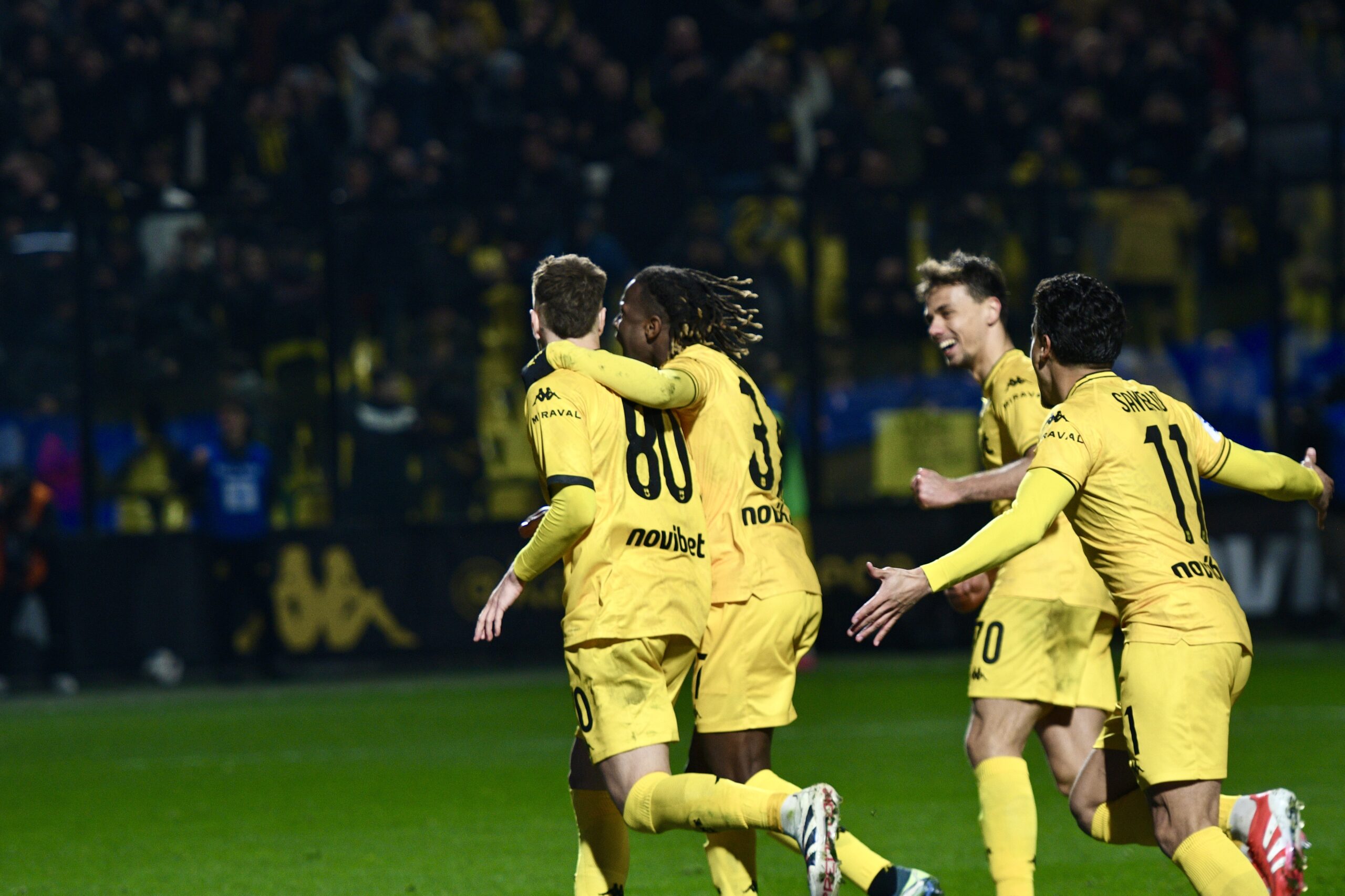 Εντός και εκτός είχε… διαφορά έξι θέσεων