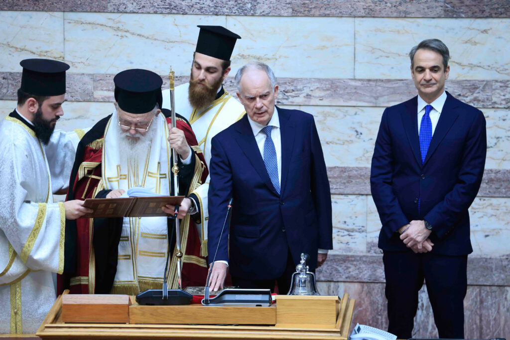Ορκίστηκε ο νέος Πρόεδρος της Δημοκρατίας Κώστας Τασούλας (vid)