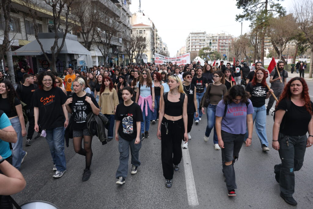 Μεγάλη συναυλία σήμερα στη Θεσσαλονίκη για τα Τέμπη (vid)