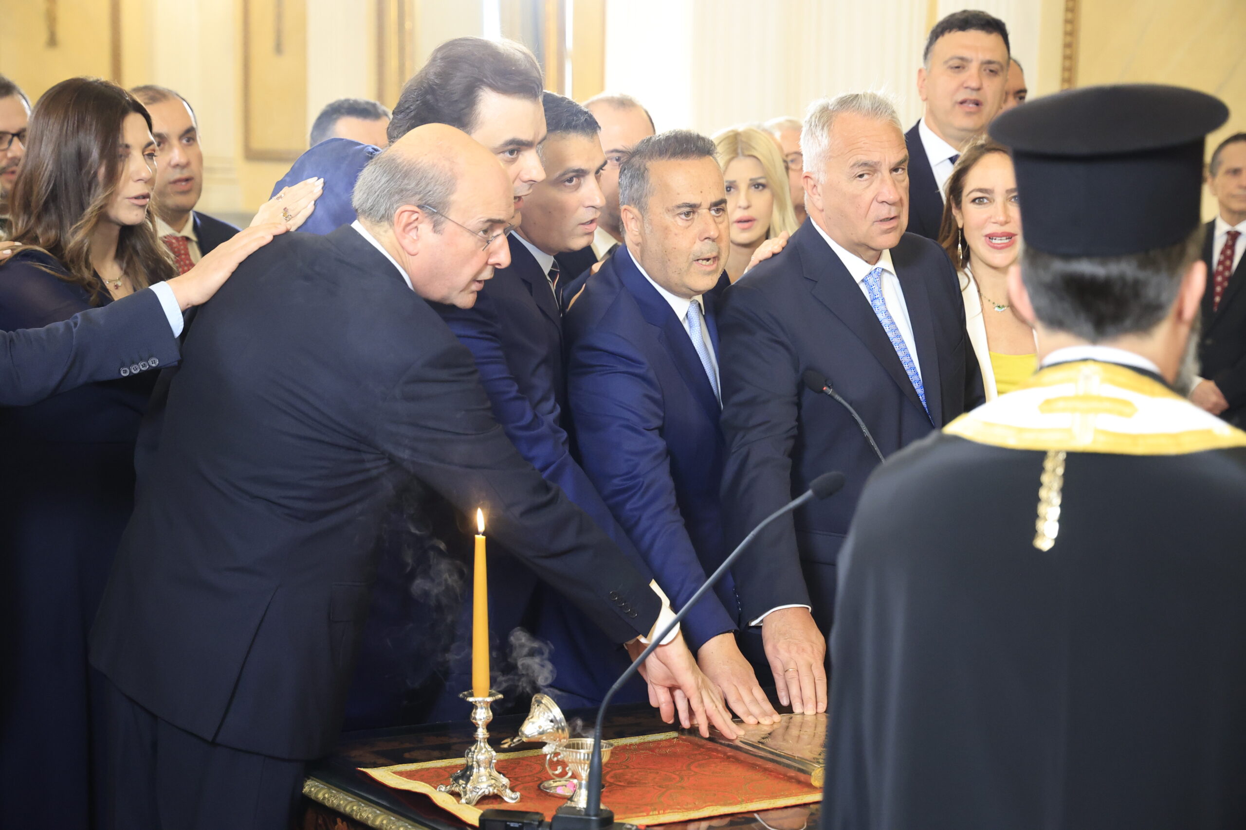 Η ορκωμοσία της νέας κυβέρνησης (vids)