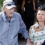 Δύο θάνατοι γεμάτοι κενά και τα κινητά